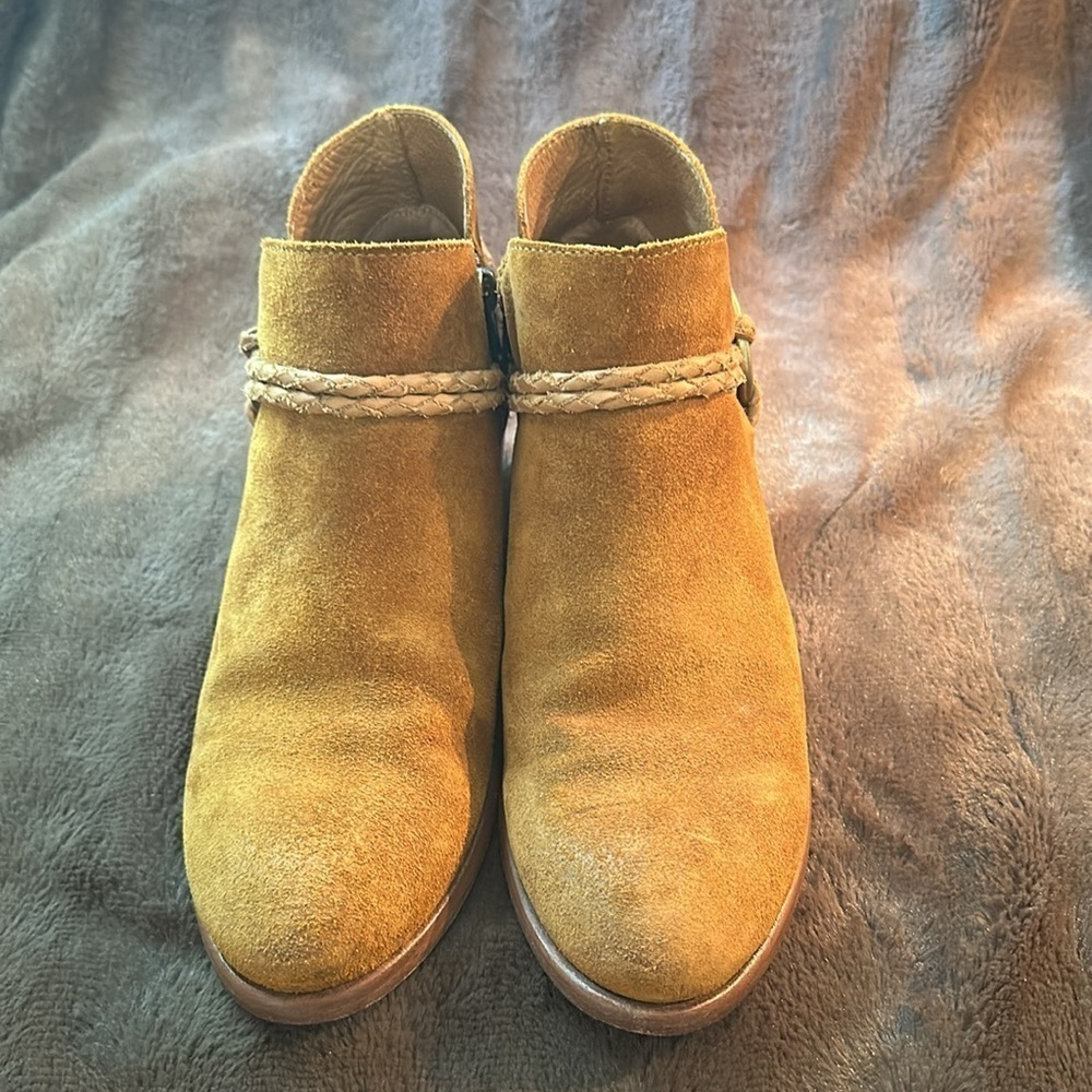 FRYE Carson Braided Harness Suede Ankle Boot Wheat Sz 6.5 - Picture 2 of 13